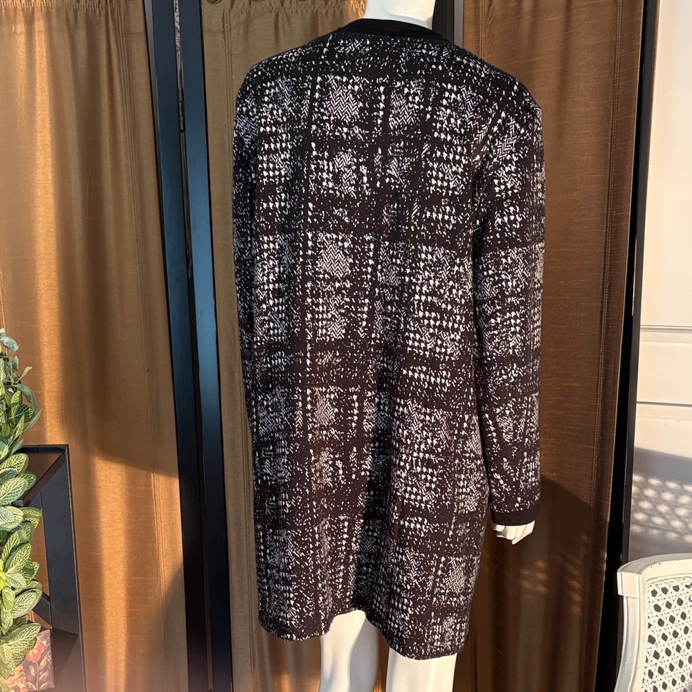 Black and White Patterned Long Blazer Coat - Picture 3 of 3